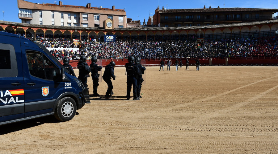 Exhibición de la Policía Nacional ante 6 mil escolares de Toledo
